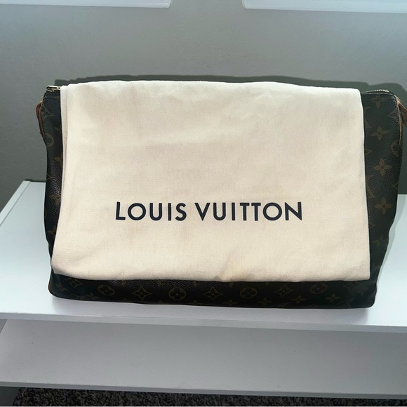 Louis Vuitton Speedy 40 Handbag - Picture 3 of 11
